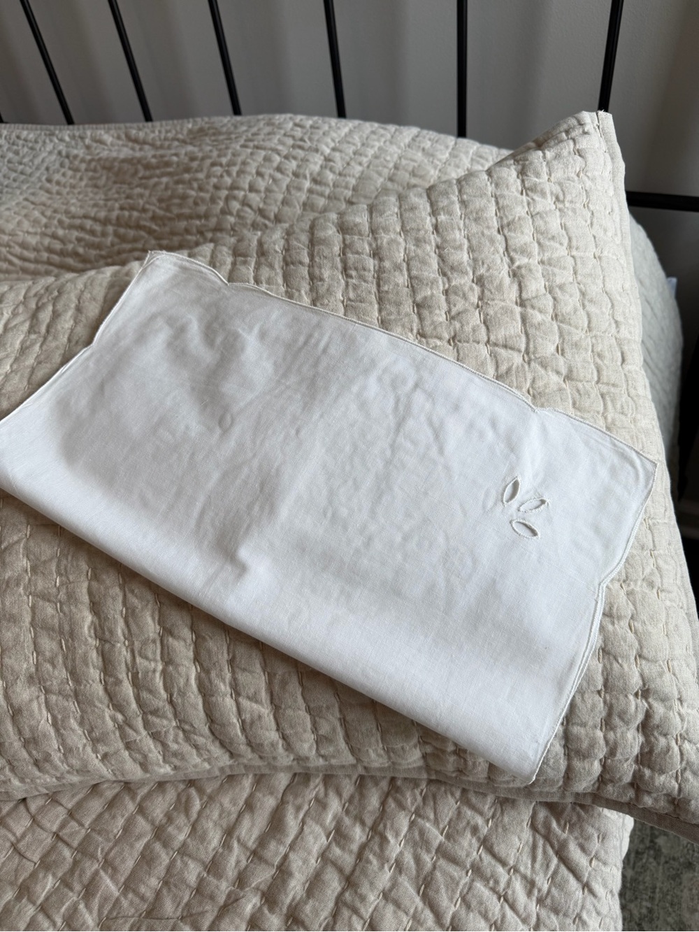 Napkins Vintage Embroidered White Linen Napkins - Set of 14 NWOT - Picture 5 of 5